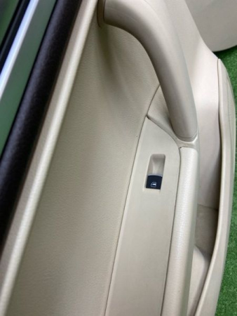 Volkswagen / Touareg / Комплект обшивок двери