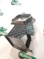 Volkswagen / Touareg / Кронштейн блока управления Volkswagen / Touareg / Кронштейн блока управления
