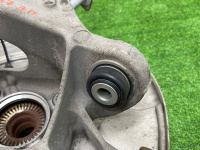 BMW / 7-Series / Кулак поворотный