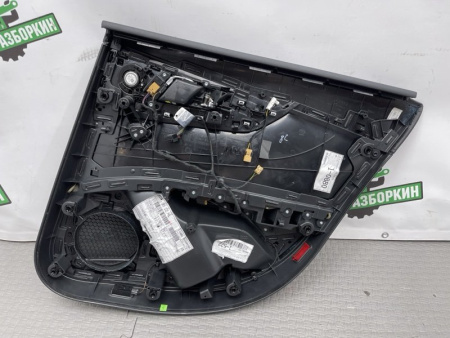 Audi / A4 / Обшивка двери