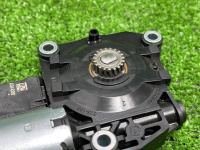 BMW / 3-Series / Моторчик люка