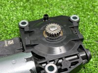 BMW / 3-Series / Моторчик люка