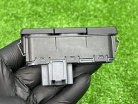 Ford / EXPLORER / Кнопка крышки багажника