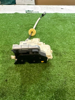 Volkswagen / Touareg / Замок двери