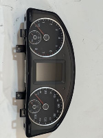 Volkswagen / Tiguan / Панель приборов