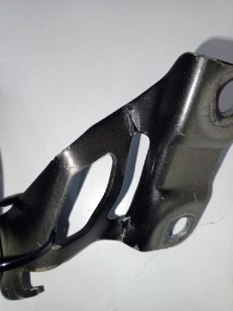 Mazda / 3 / Петля капота
