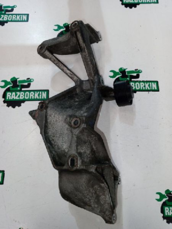 Volkswagen / Touareg / Кронштейн генератора