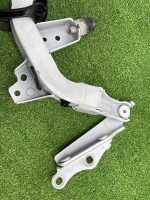 Audi / A6 / Петля крышки багажника