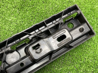 BMW / 7-Series / Крепление порога