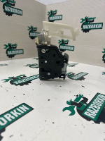 Volkswagen / Touareg / Замок двери