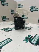 Volkswagen / Touareg / Замок двери