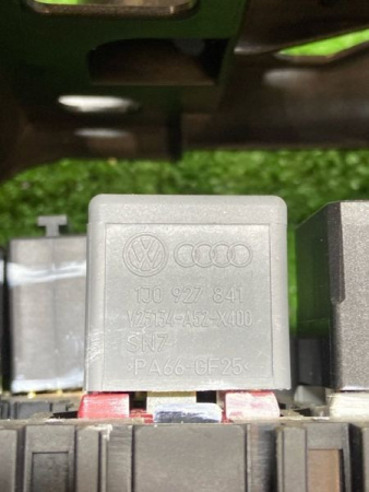 Audi / Q7 / Блок предохранителей