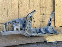 Audi / Q8 / Лонжерон