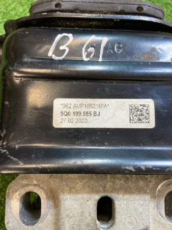 Volkswagen / Golf / Опора кпп