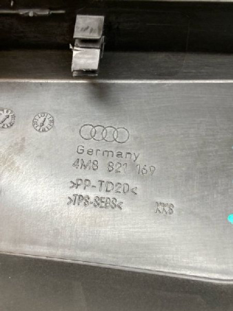 Audi / Q8 / Пыльник крыла