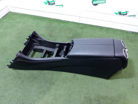 Mercedes-Benz / GLC 250d 4-matic / Консоль центральная