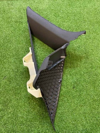 Audi / A6 / Обшивка стойки