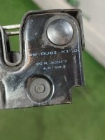 Audi / Q7 / Замок капота