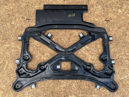 Audi / SQ8 / распорка подрамника