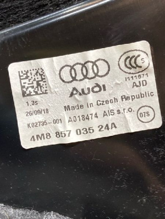 Audi / Q8 / Бардачок