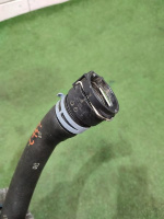 Audi / Q5 / Патрубок радиатора