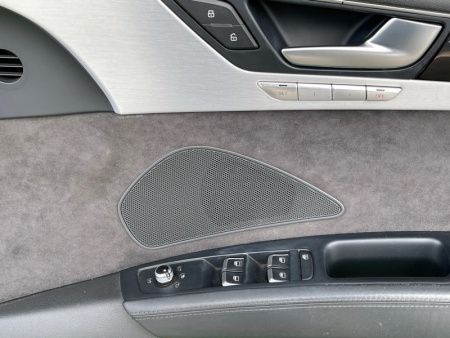 Audi / A8l / Дверь боковая