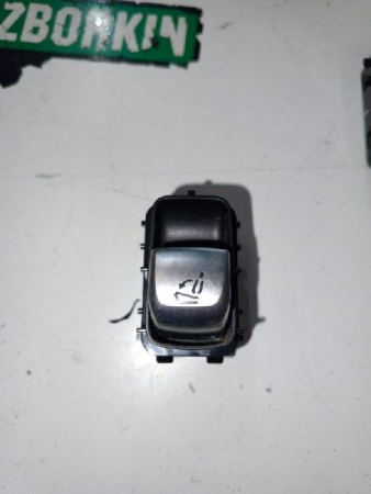 Mercedes-Benz / GLC 250d 4-matic / Кнопка регулировки сидения