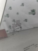 Audi / SQ8 / Стекло двери
