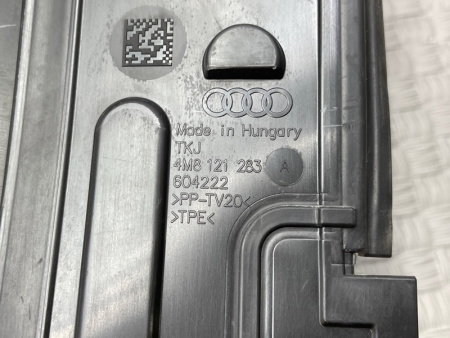 Audi / Q8 / Воздуховод радиатора