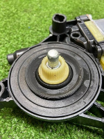 Audi / Q7 / Мотор стеклоподъемника