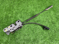 Volkswagen / Touareg / Замок капота