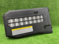 Volkswagen / Touareg / Крышка короба аккумулятора