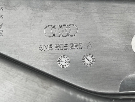Audi / SQ8 / Накладка фары