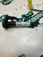 BMW / X1 / Пиропатрон капота