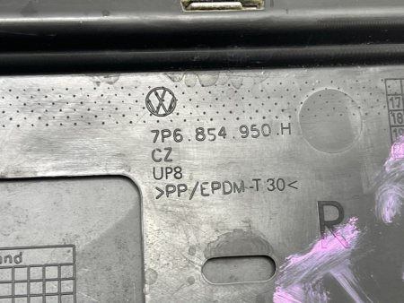 Volkswagen / Touareg / Молдинг двери