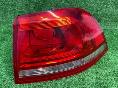 Volkswagen / Touareg / Фонарь задний
