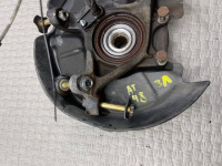 Mercedes-Benz / 190e / Кулак поворотный