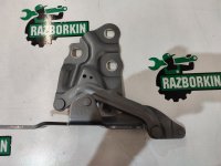 BMW / X3 / Петля капота