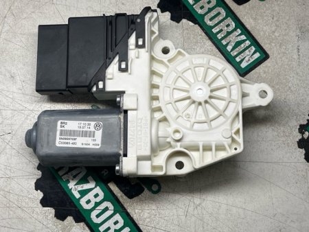 Volkswagen / Tiguan / Мотор стеклоподъемника