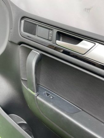 Volkswagen / Touareg / Обшивка двери