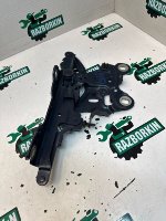 BMW / X1 / Петля капота