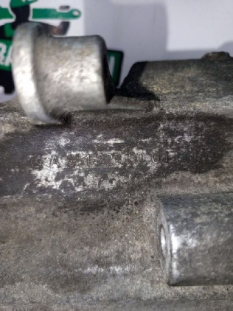 Mercedes-Benz / E-Class / Кронштейн двигателя