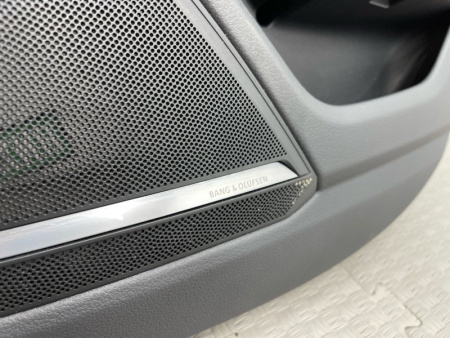 Audi / A6 / Обшивка двери