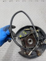 Mercedes-Benz / 190e / Кулак поворотный