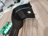 BMW / 5-Series / Крепление аккумулятора