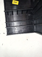 Audi / A5 / Колпачок провода акб