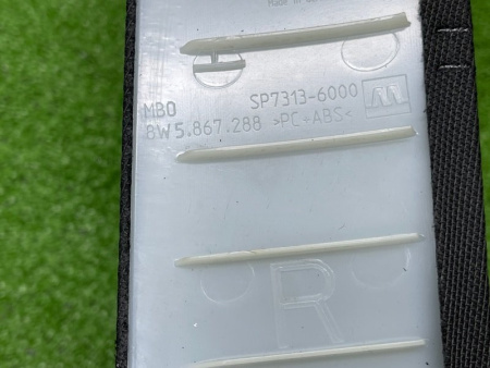 Audi / A4 / Накладка стойки