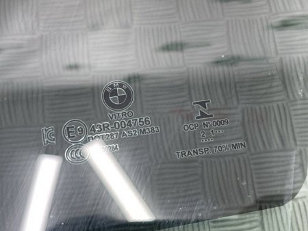 BMW / 3-Series / Стекло двери
