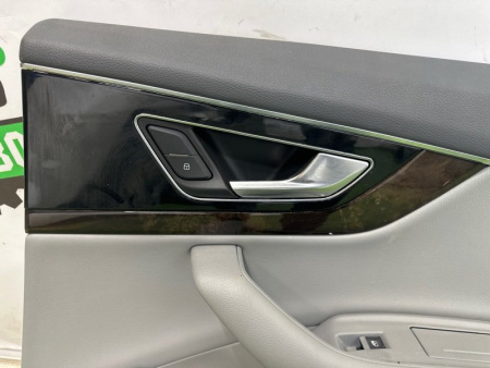 Audi / Q7 / Обшивка двери