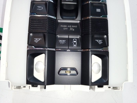 Porsche / Cayenne / Плафон подсветки салона
